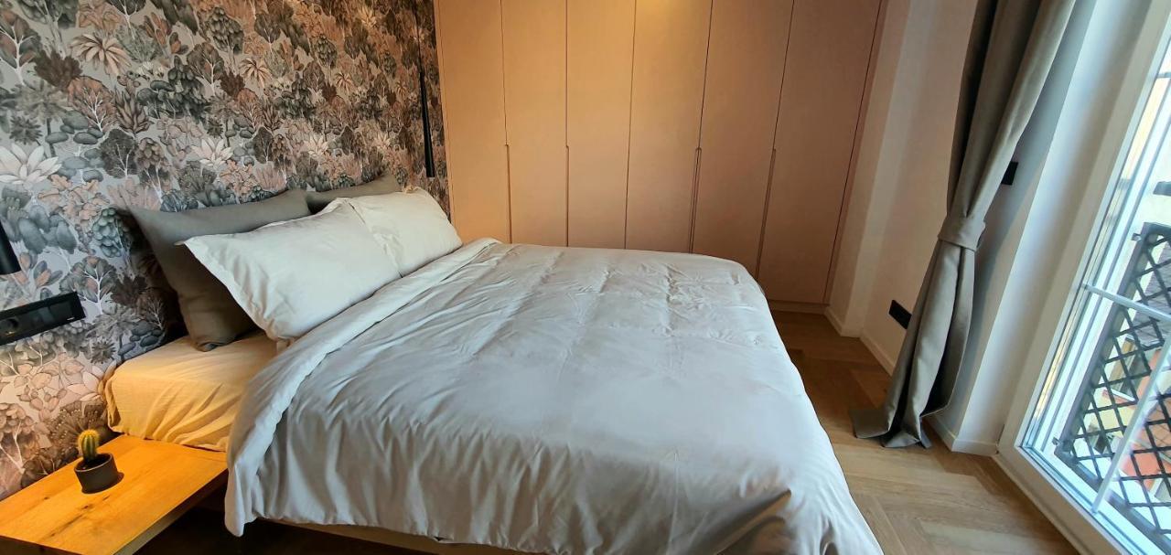 Floral Inn Pristina Exteriör bild