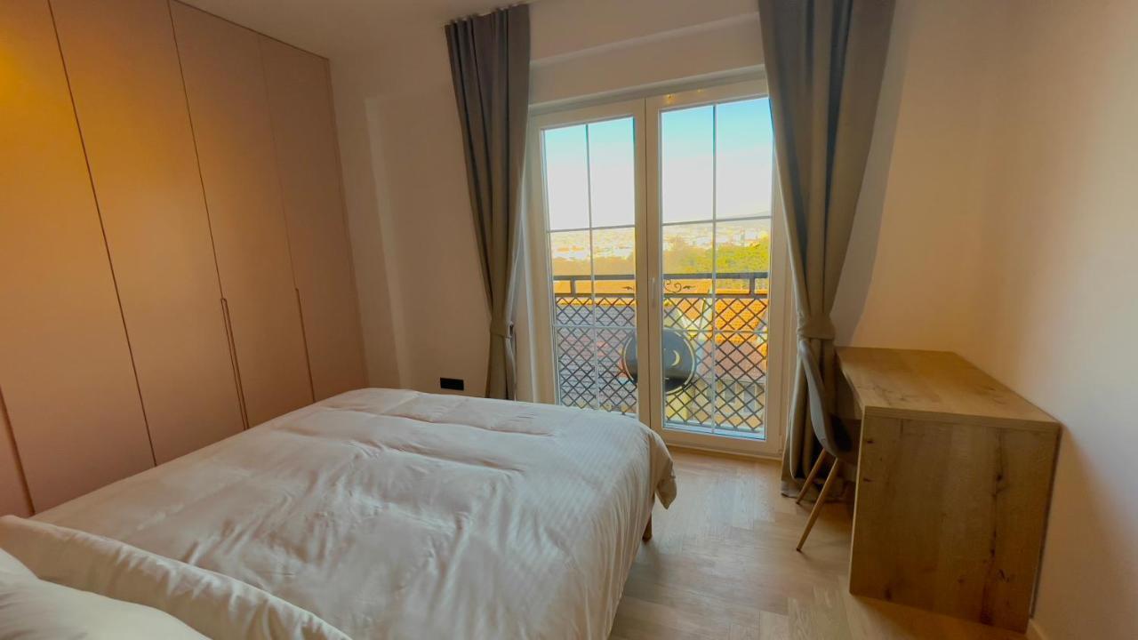 Floral Inn Pristina Exteriör bild