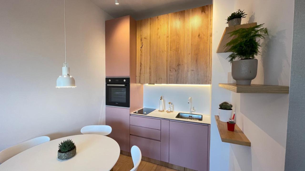 Floral Inn Pristina Exteriör bild