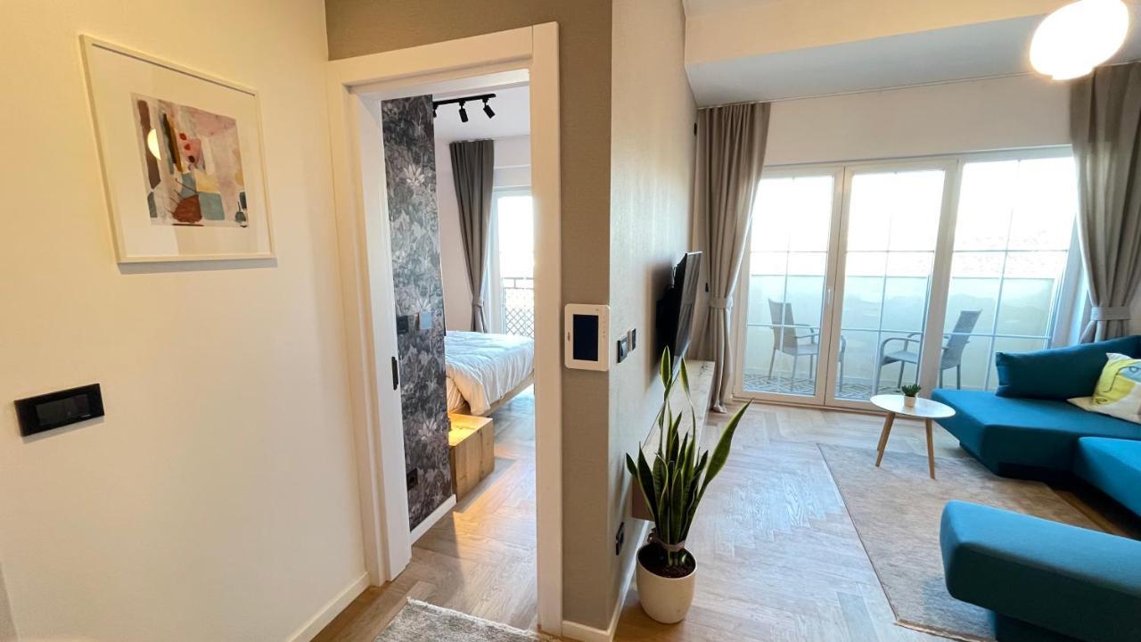 Floral Inn Pristina Exteriör bild
