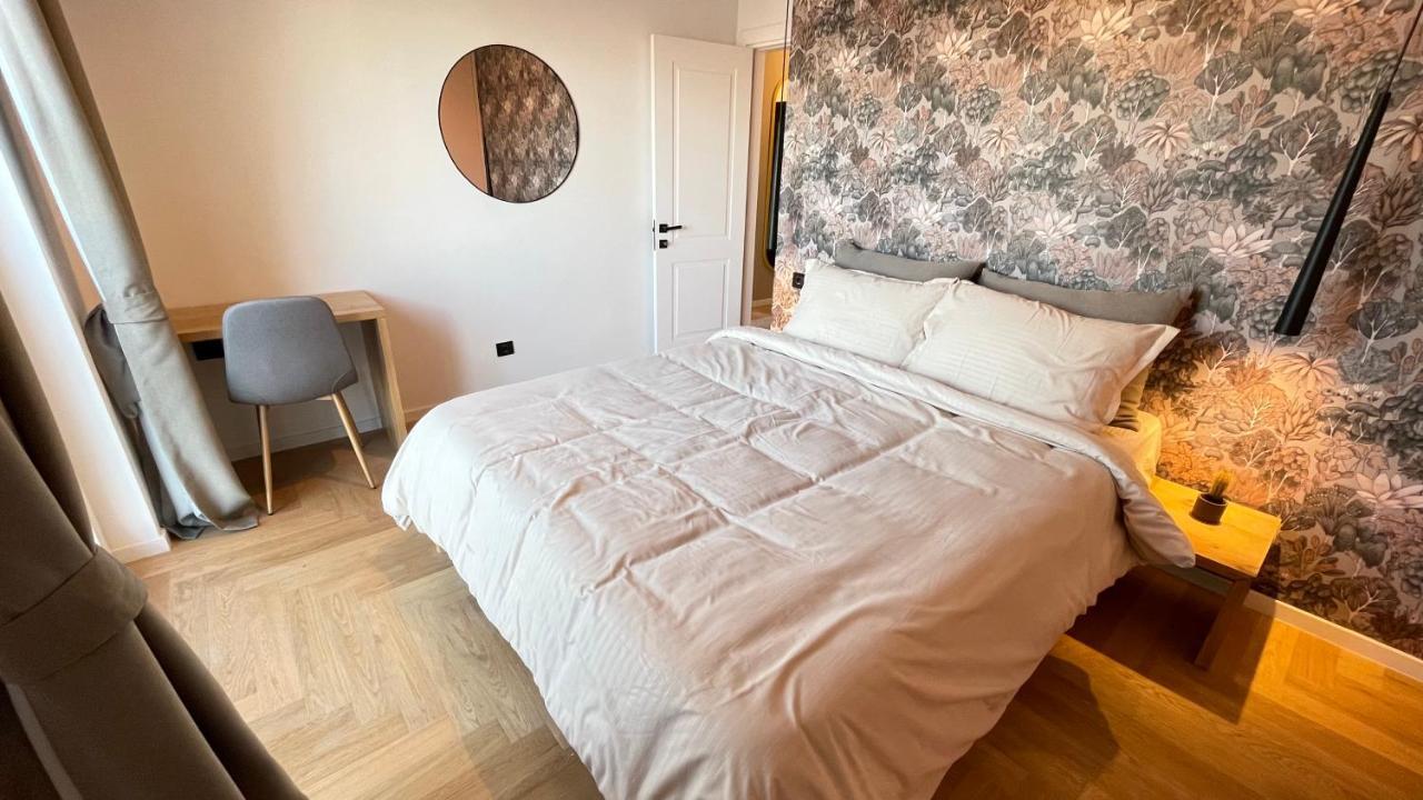 Floral Inn Pristina Exteriör bild