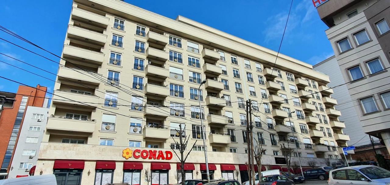Floral Inn Pristina Exteriör bild