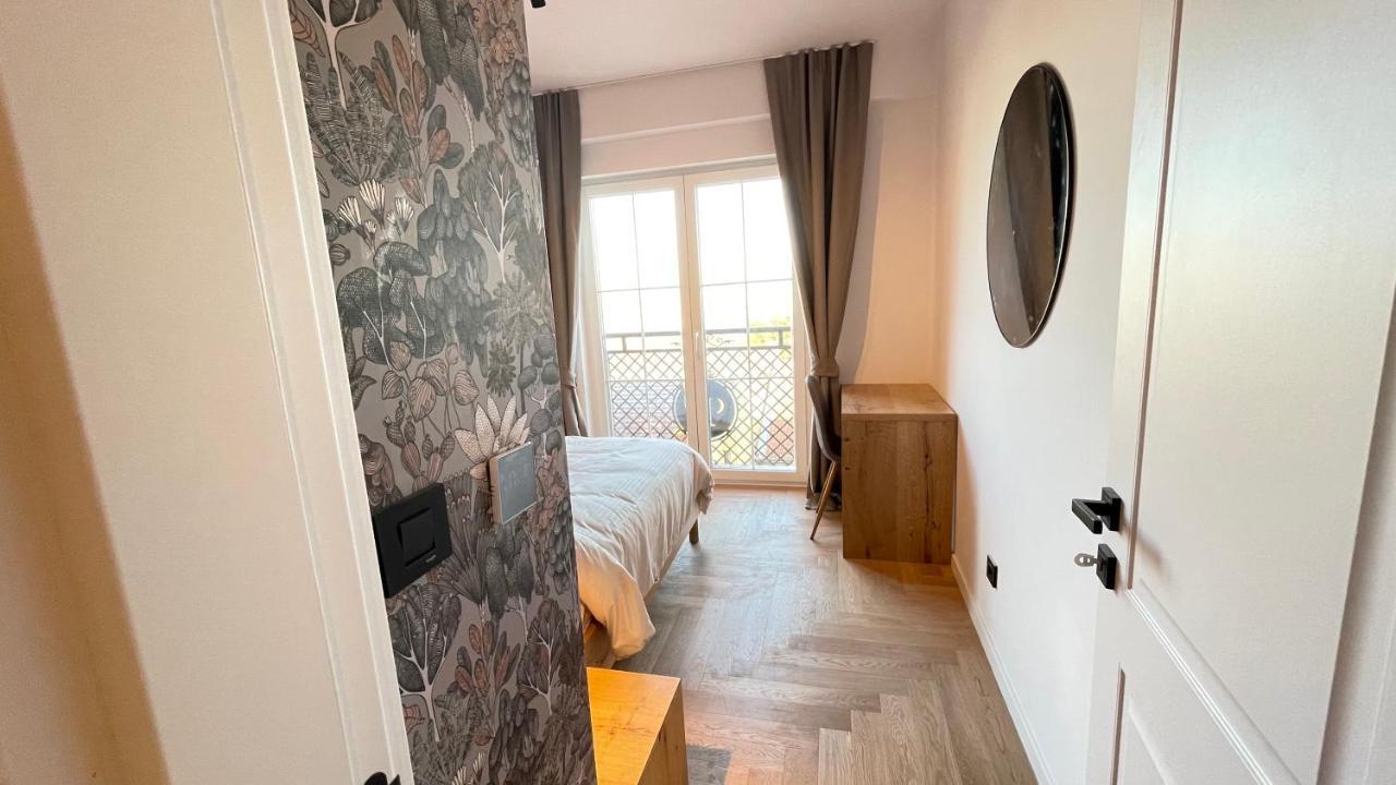 Floral Inn Pristina Exteriör bild