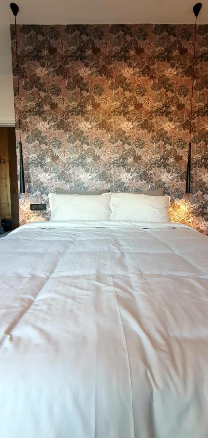 Floral Inn Pristina Exteriör bild