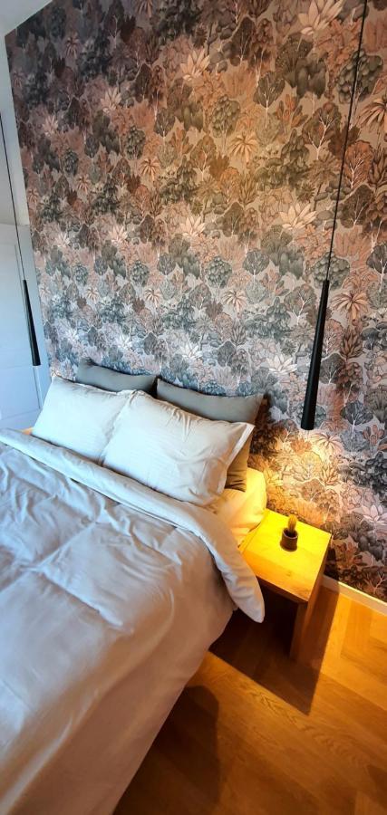 Floral Inn Pristina Exteriör bild